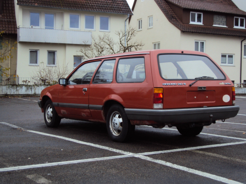 Illustration for article titled Currently on Ebay Germany: Opel (GM) Rekord Shooting Brake